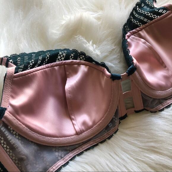 Victoria Secret Luxe Plunge Lightly Lined Bra - Picture 7 of 8